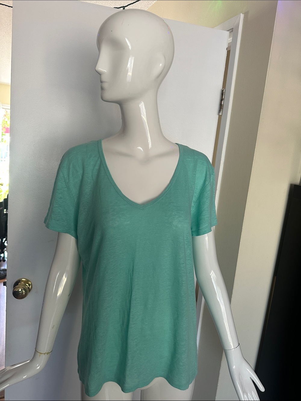 Kiwi Mint Green V-Neck Short Sleeve Tee